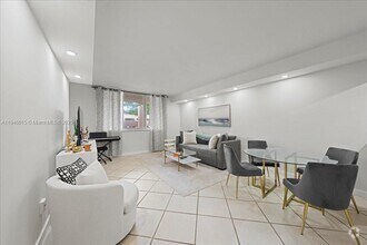 Building Photo - 540 Brickell Key Dr