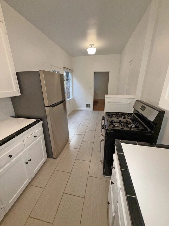 Building Photo - 9120 Beverly Blvd