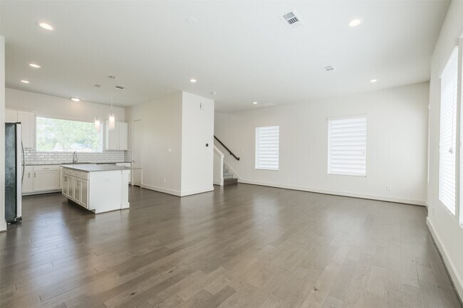 Foto del edificio - 4817 Martin Oaks Ln