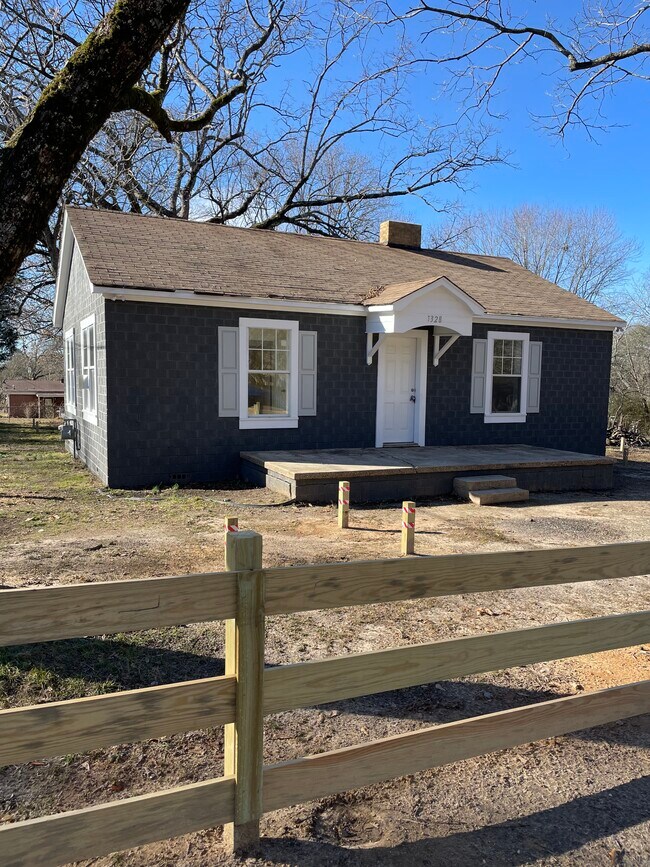 Unidad A - 1328 Lincoln St