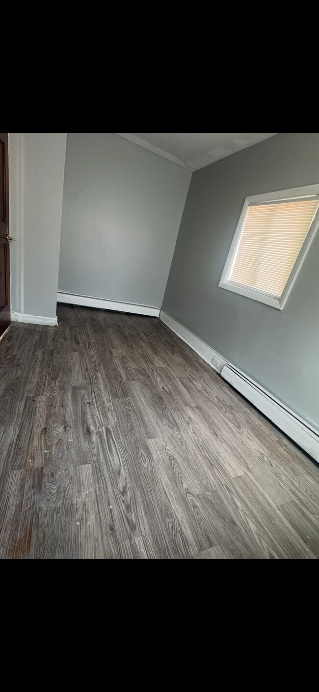 Building Photo - 76 Porter St