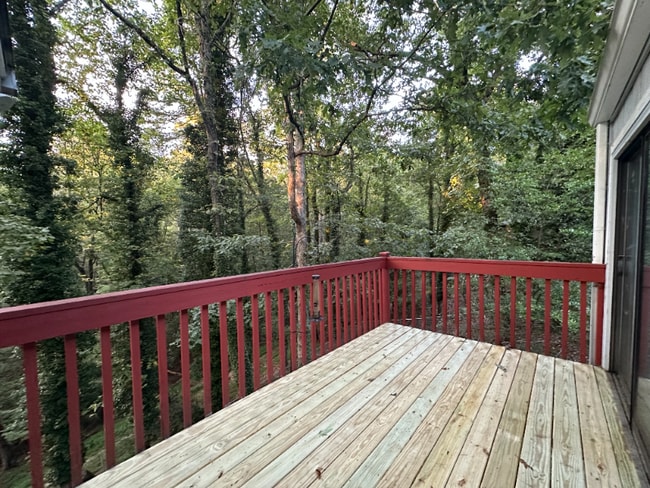 Building Photo - 352 Hollywood Cir