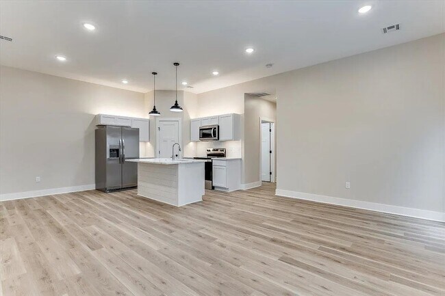 Building Photo - 17018 Lawson