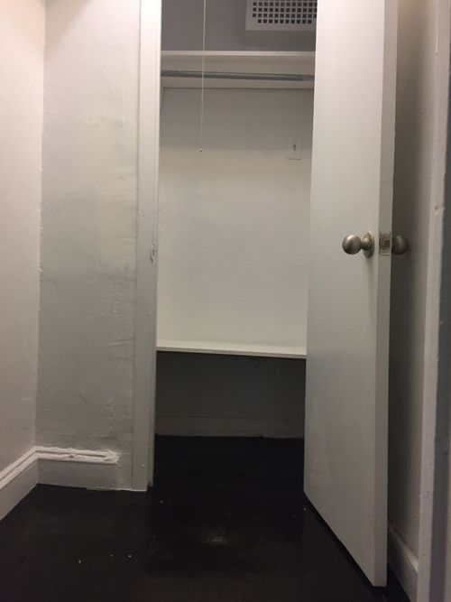 Foto del edificio - 404 W 24th St