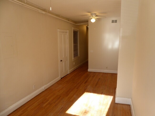 Foto del edificio - 2137 Newport Pl NW