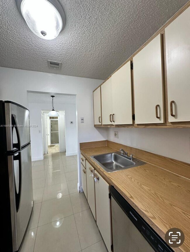 Foto del edificio - 15630 SW 80th St