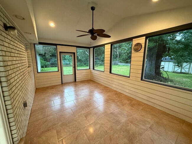 Foto del edificio - Mandarin Brick Home on nice lot