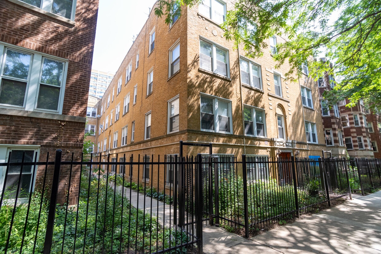 Foto principal - 852 1/2 W Agatite Ave