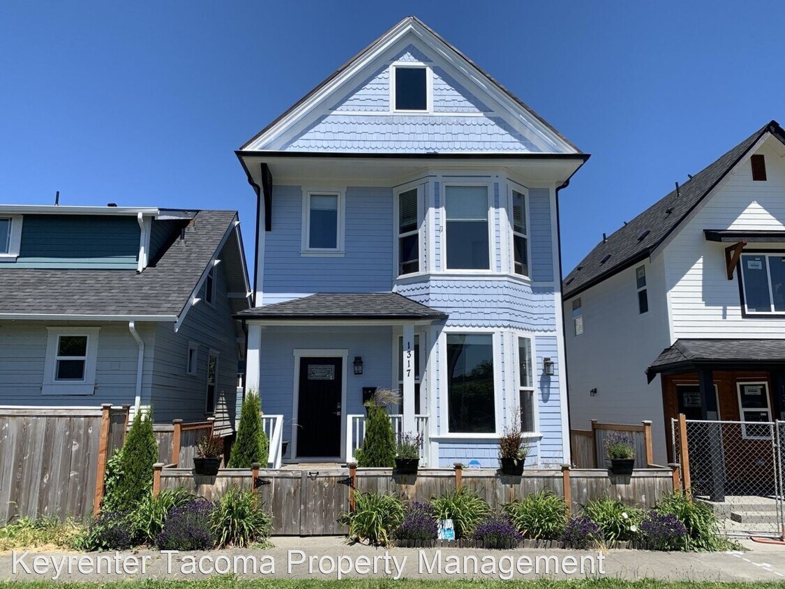 4 br, 1.5 bath House 1317 S 8th St House Rental in WA