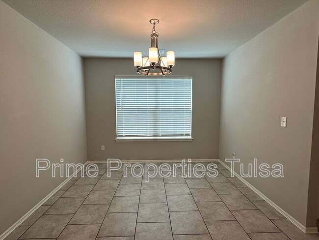 Building Photo - 13441 S 72nd Ct E