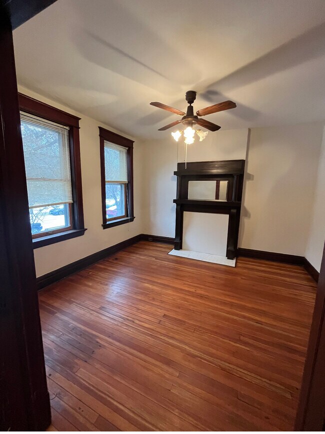 Livingroom - 2020 Allen Ave