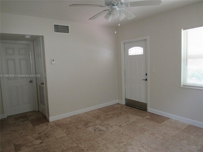 Foto del edificio - 440 NW 15th Ave