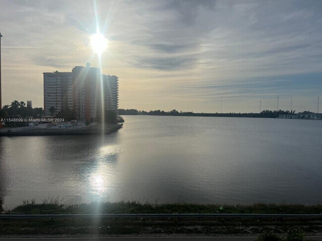 Building Photo - 18601 NE 14th Ave