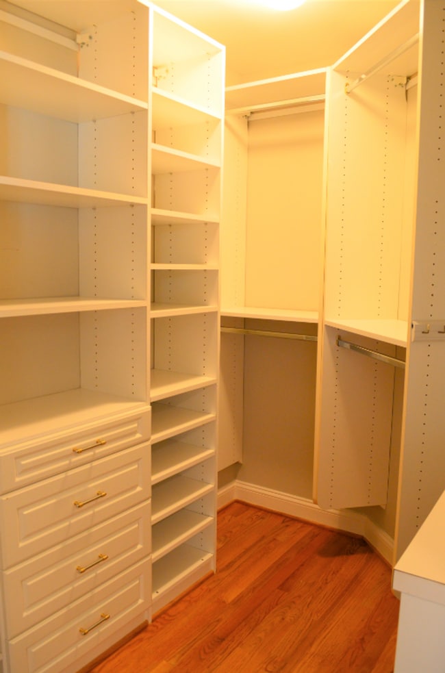 Building Photo - Large Townhouse 3 Bedroom 2 Full Baths and...