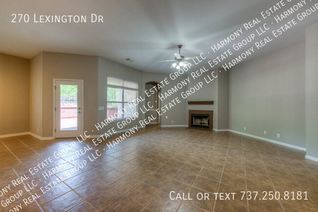Foto del edificio - 270 Lexington Dr