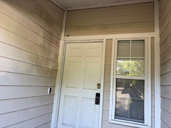 Foto del edificio - AVAILABLE FALL 2026!!! BEAUTIFUL 3 BEDROOM HOME