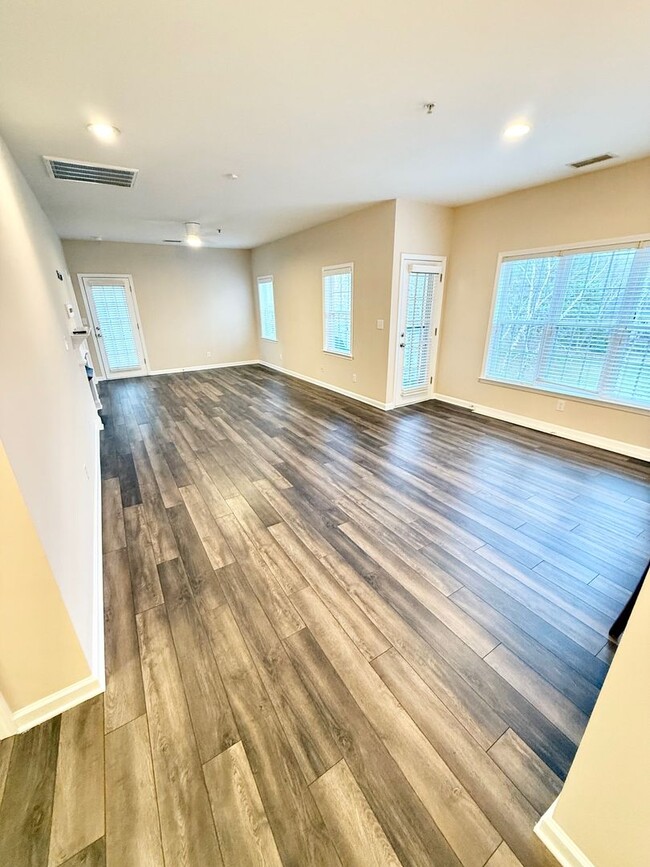 Foto del edificio - 8938 Rosalyn Glen Rd