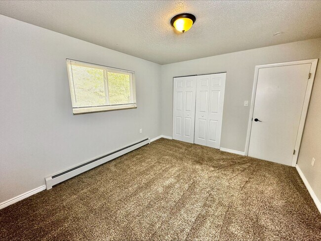 Building Photo - 831 Fontmore Rd