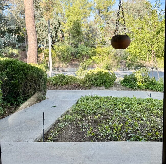 Foto del edificio - 4099 Liberty Canyon Rd