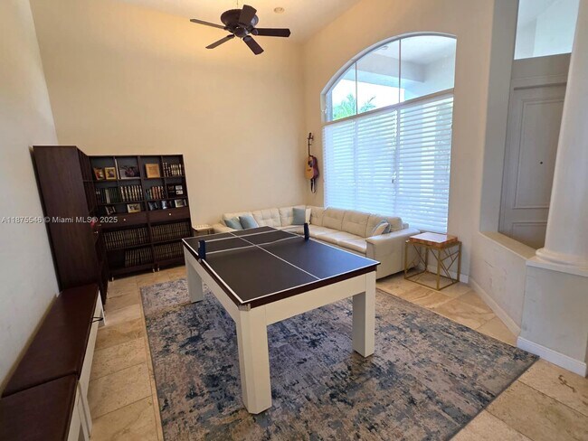 Foto del edificio - 7030 Islegrove Pl