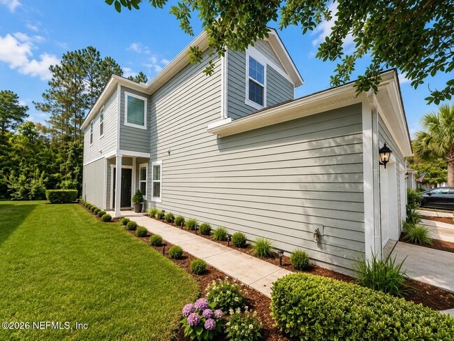 Building Photo - 650 Servia Dr