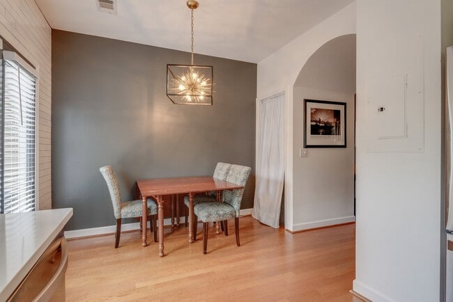 Building Photo - 2019B Beech Ave