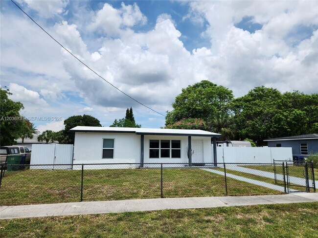 Building Photo - 721 NW 33rd Ave