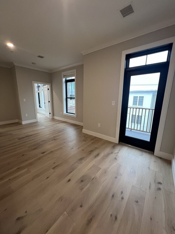 Foto del edificio - 150 Everett St
