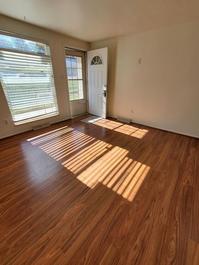 Photo - 5846 S Pearl St (Centennial, CO)