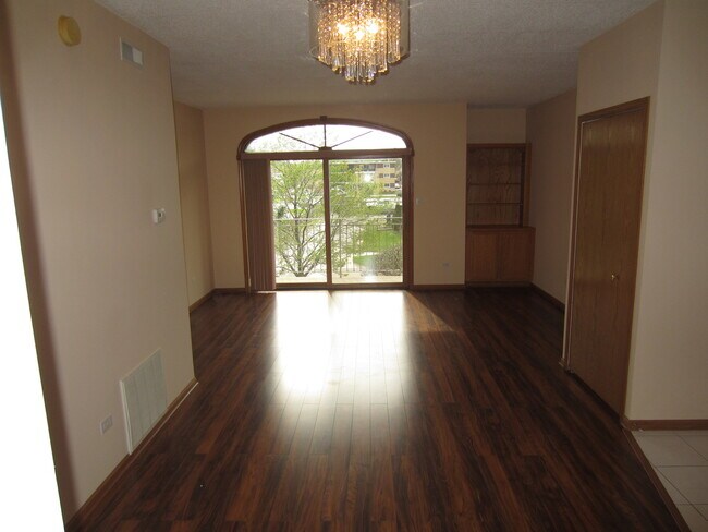 Building Photo - 9437 S 79th Ave