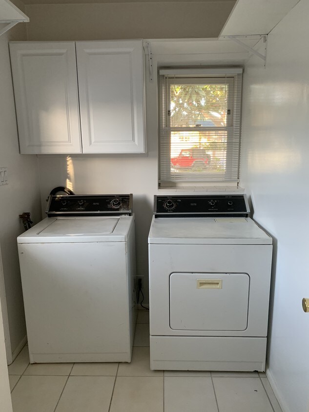 Washer/Dryer - 2525 21st St