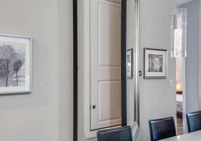 Foto del edificio - 5015 Meridian Ln