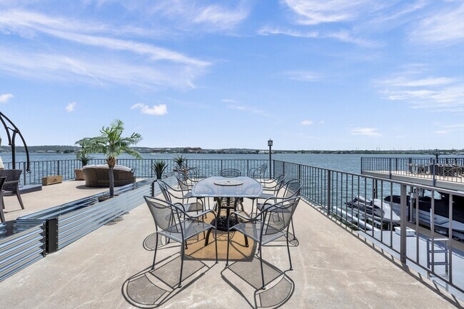 Foto del edificio - 533 Lighthouse Dr