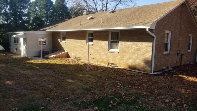 Building Photo - 101 Lorane Rd