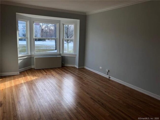 Building Photo - 116 Woodside Green