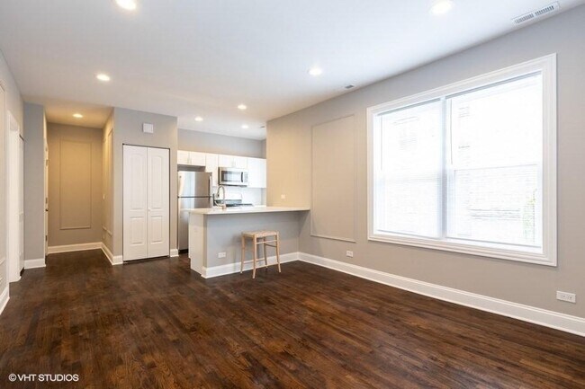 Foto del edificio - 2 bedroom in CHICAGO IL 60625