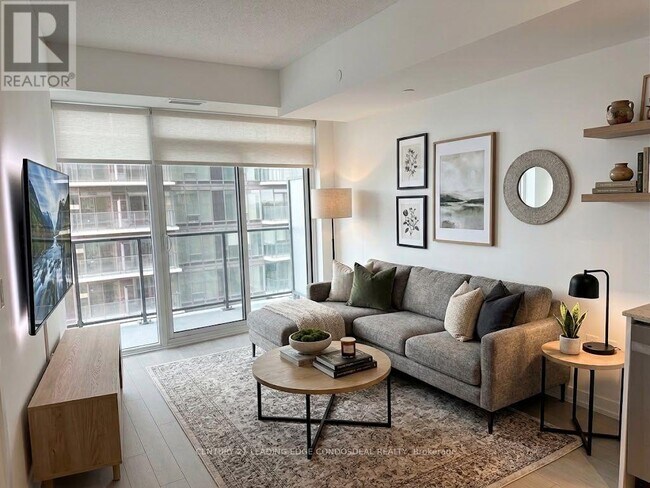 Photo du bâtiment - 4010 Eglinton Ave W