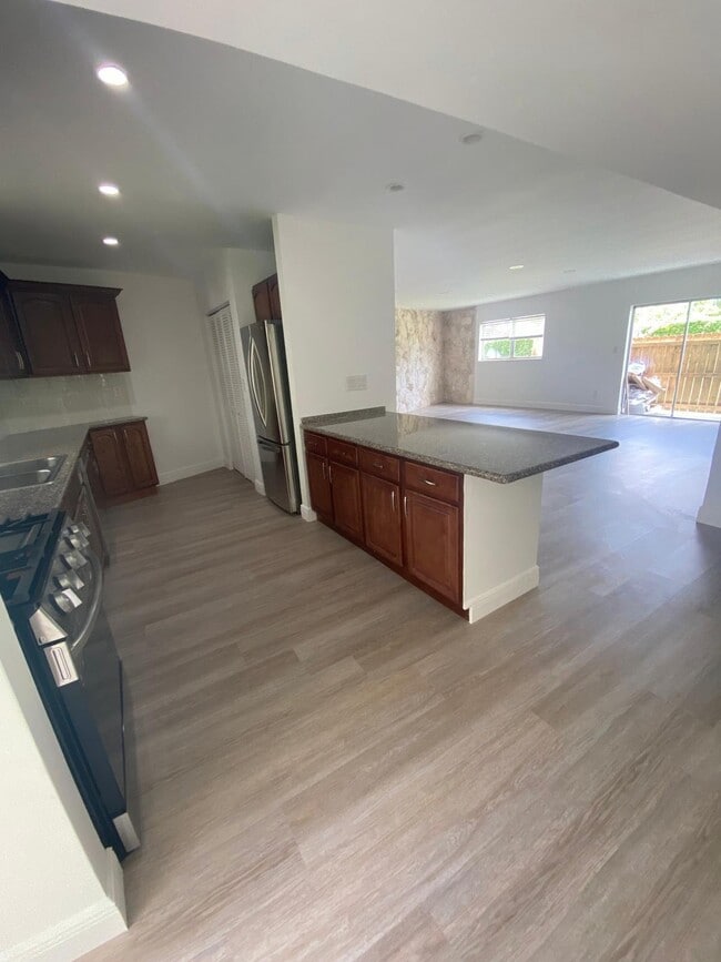 Building Photo - 8650 SW 67th Ave