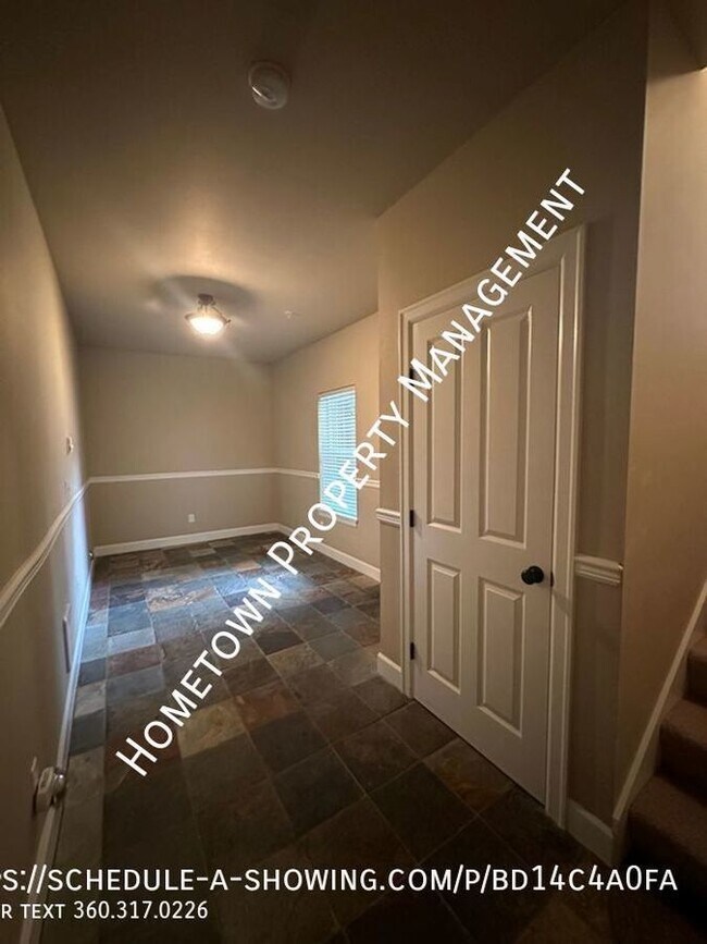 Building Photo - Gorgeous West Olympia 2 Bedroom 2.5 Bath C...