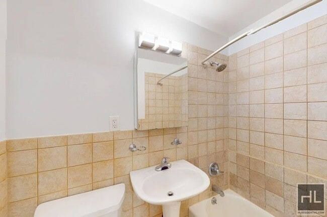 Building Photo - 1 bedroom 1 bathroom with washer and dryer West 97th Street