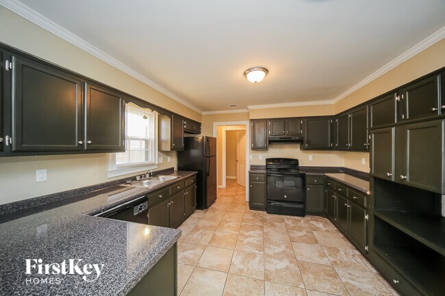 Building Photo - 8158 Creekside Cir S