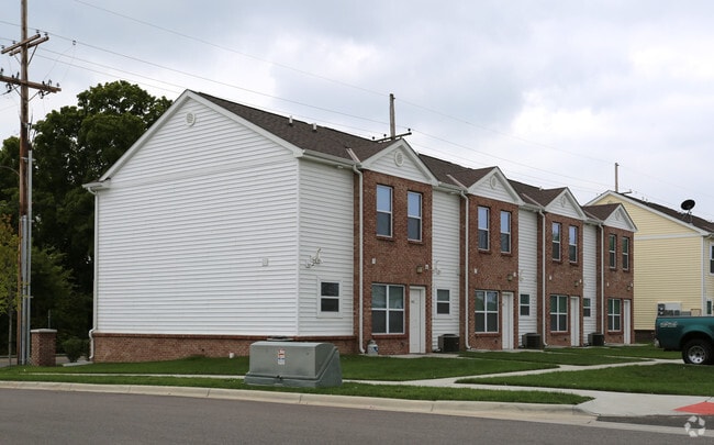 Building Photo - Beacon Pointe Townhomes