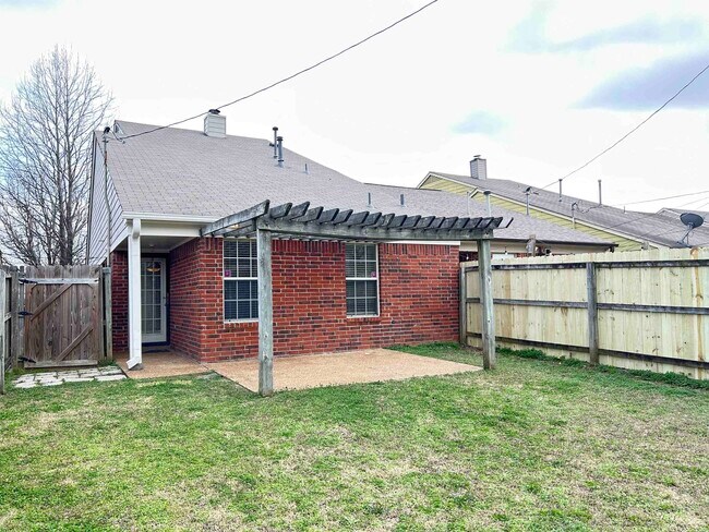 Foto del edificio - 1861 Winship Dr