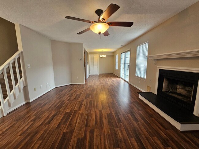 Foto del edificio - Lake Smith Condos