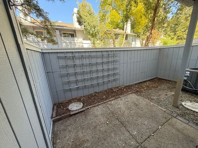 Building Photo - 4175 Amberwood Cir