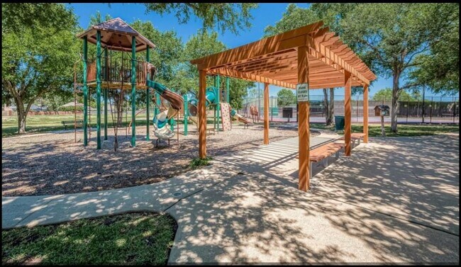 Foto del edificio - 6703 Cypress Village Dr