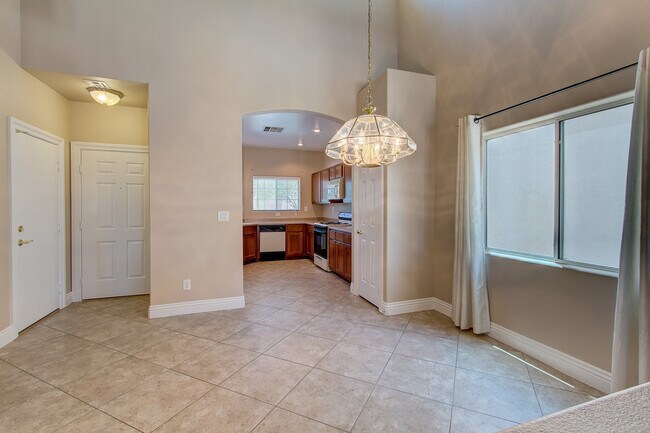 Foto del edificio - Beautiful home located in the desirable gated community of Sunridge Heights Residence!