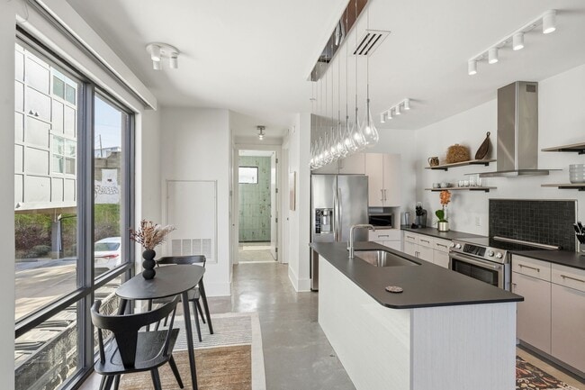 Photo - 510 All Saints St Townhome