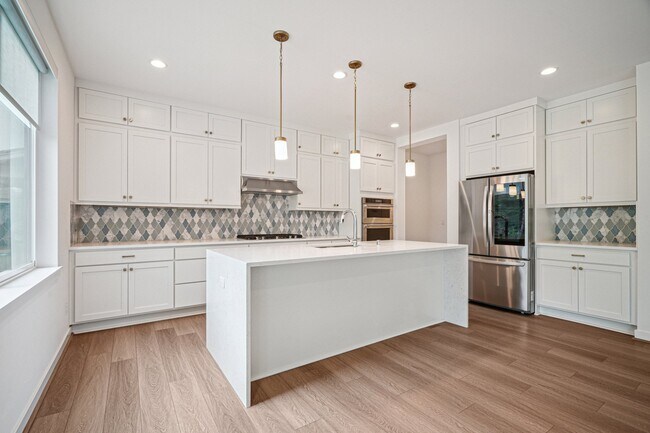 Foto del edificio - 33119 Holly Ave SE