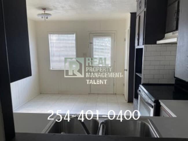 Building Photo - 3709 Ivanhoe Dr